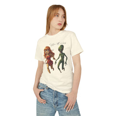 T-Shirt Alien Chasing Human Girl Kiss Funny Graphic Tee